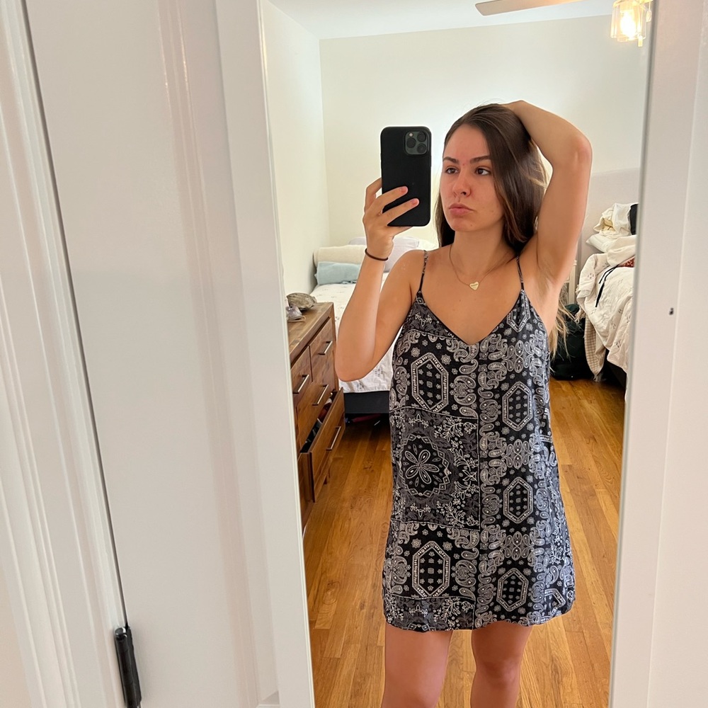 Em Creme size small black and white dress